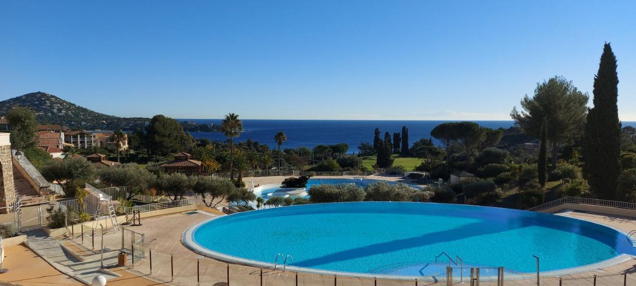 Saint-Raphael- Vue Mer Et Massif De L'Esterel Экстерьер фото