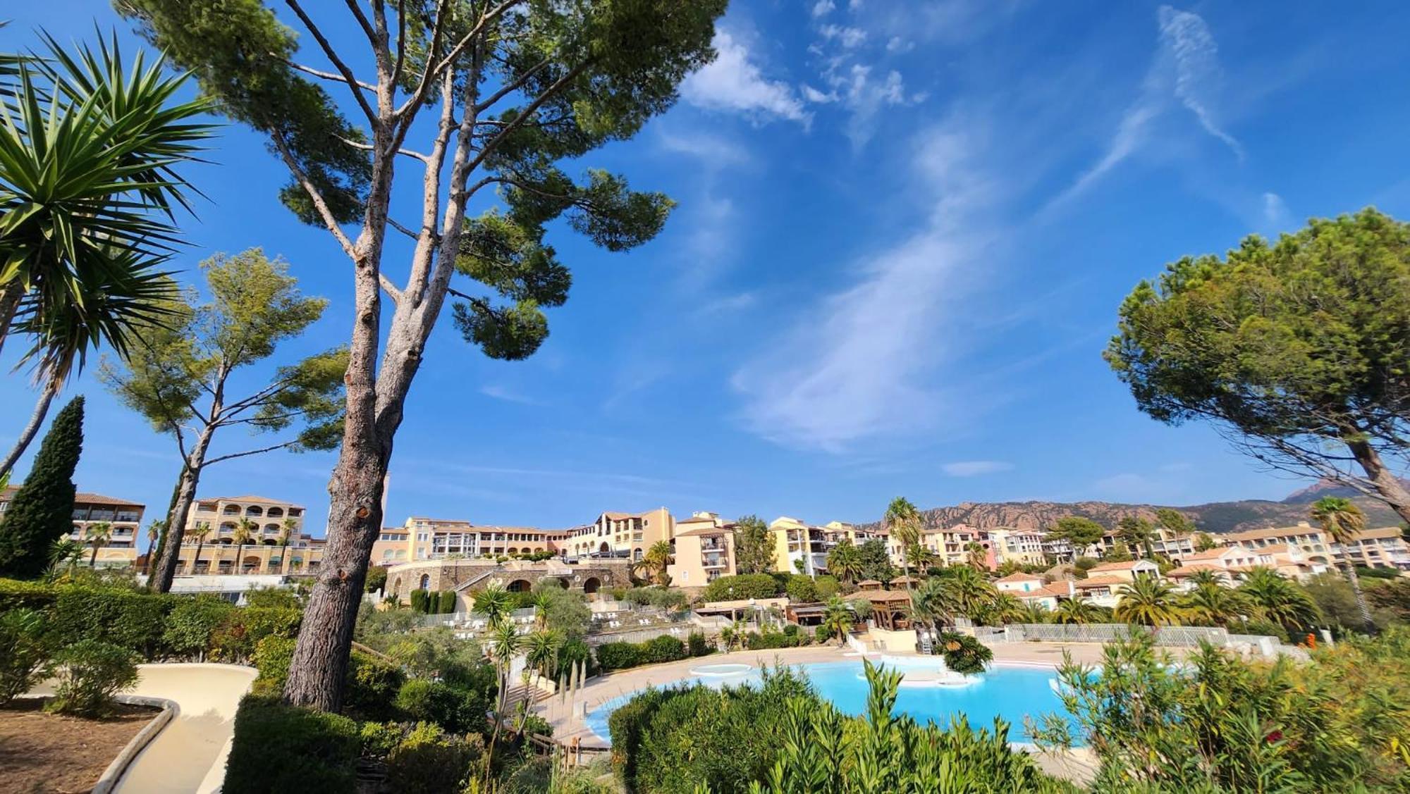 Saint-Raphael- Vue Mer Et Massif De L'Esterel Экстерьер фото