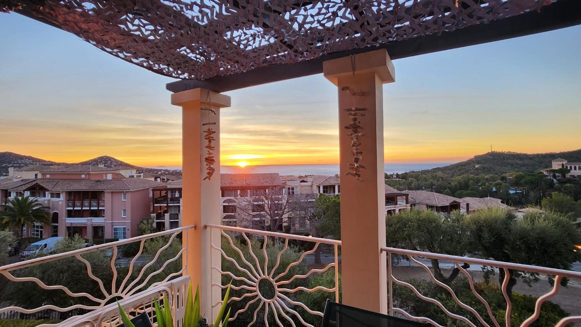 Saint-Raphael- Vue Mer Et Massif De L'Esterel Экстерьер фото
