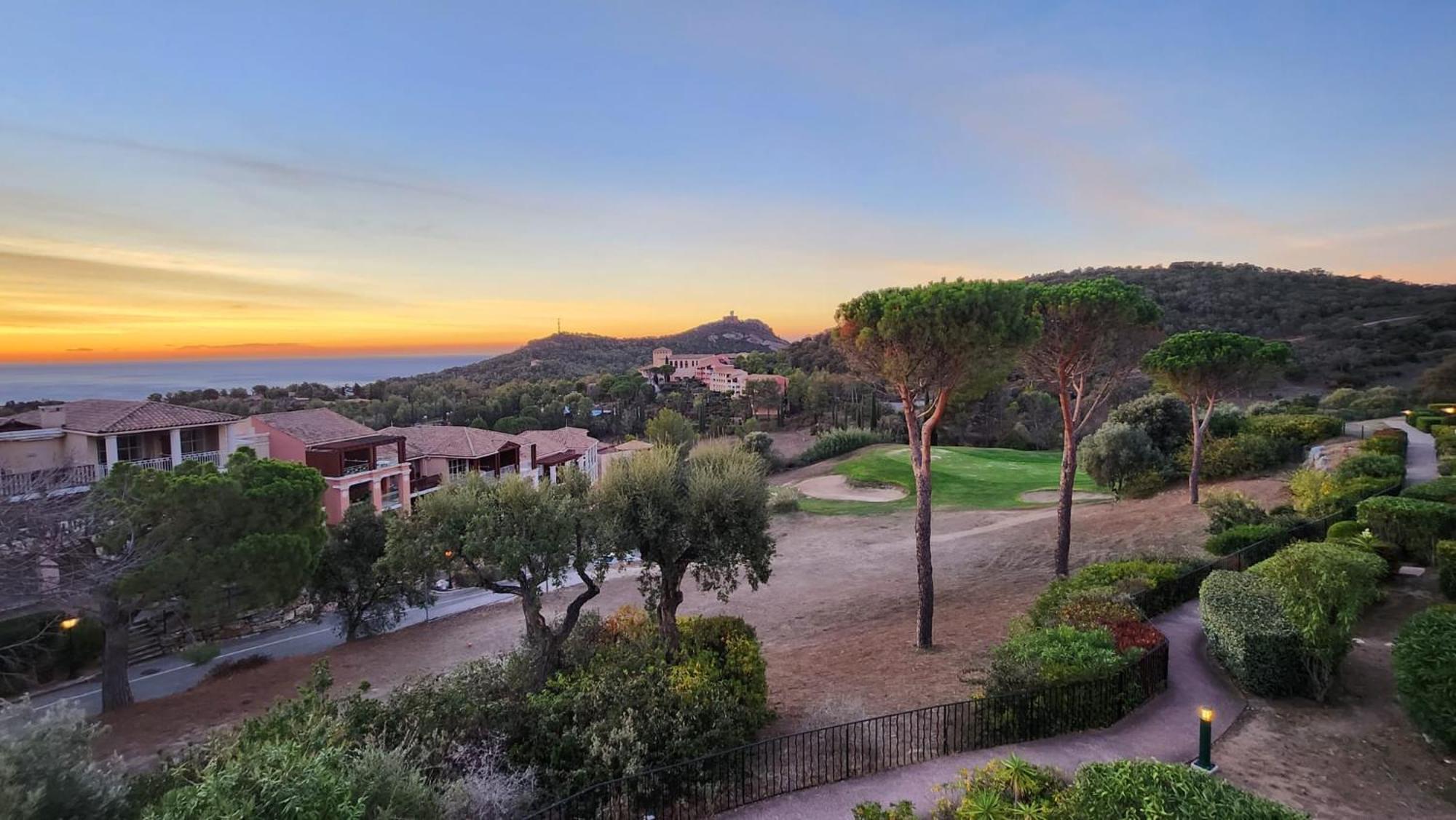 Saint-Raphael- Vue Mer Et Massif De L'Esterel Экстерьер фото