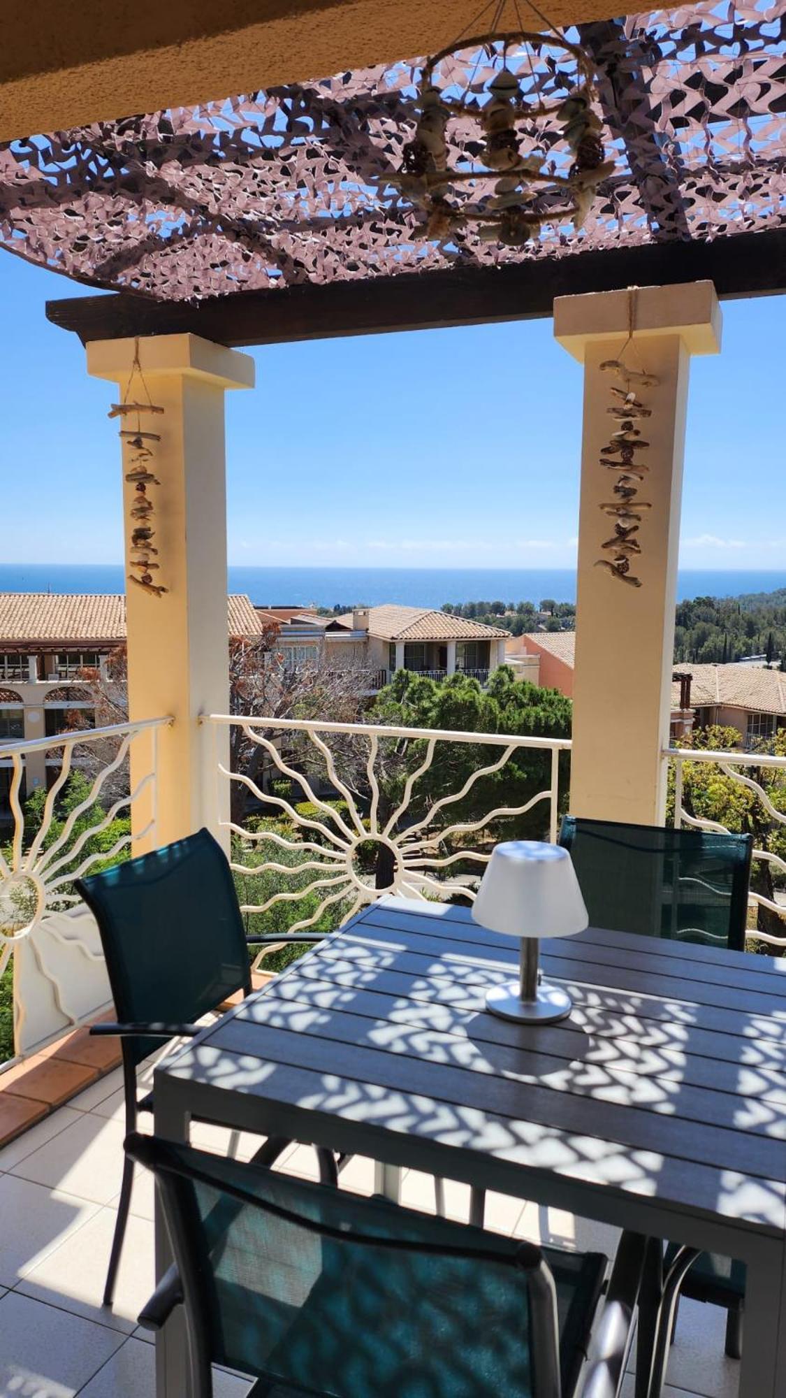 Saint-Raphael- Vue Mer Et Massif De L'Esterel Экстерьер фото