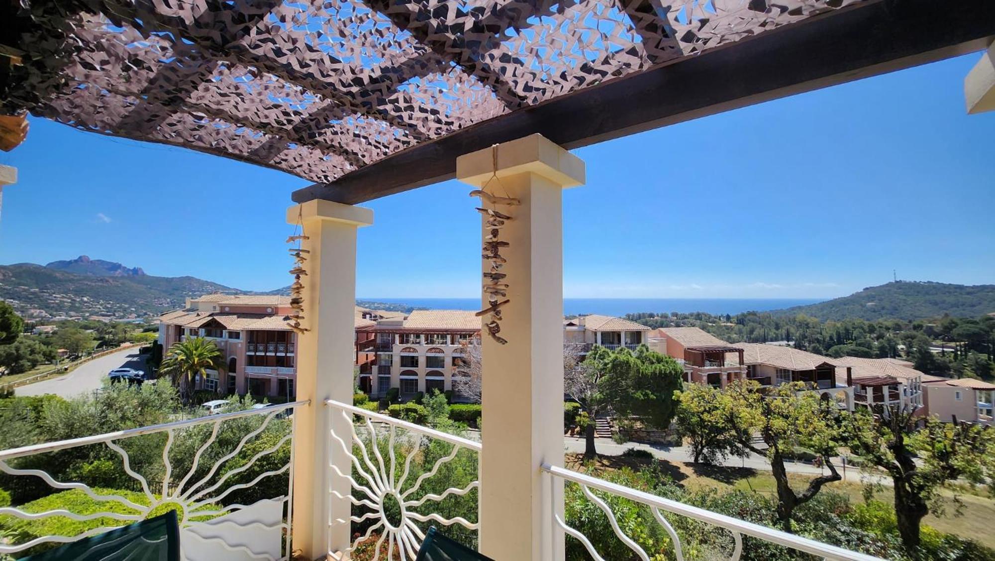 Saint-Raphael- Vue Mer Et Massif De L'Esterel Экстерьер фото